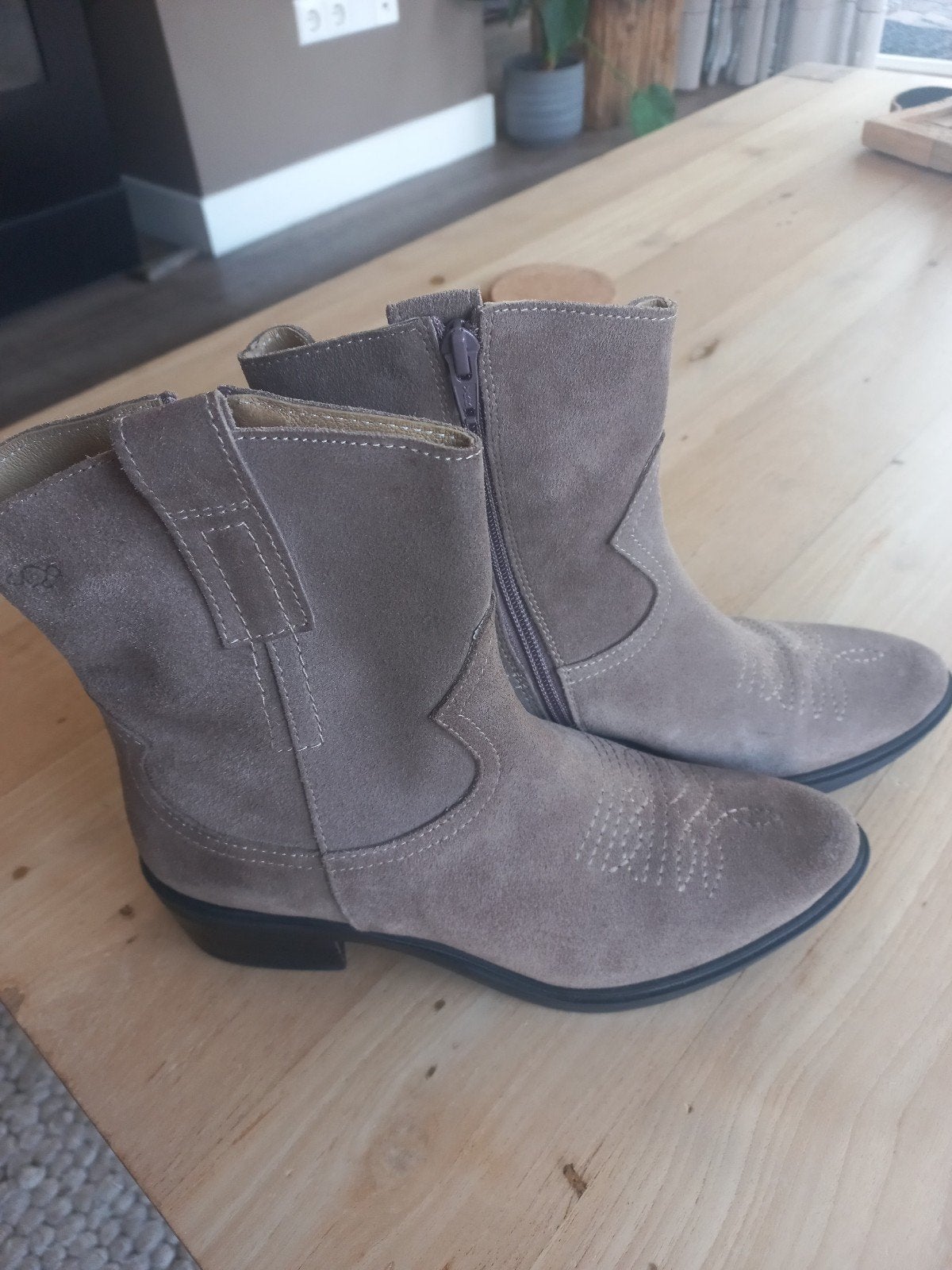 Nieuwe enkel laarsjes van AQA, Beige, Lage of Enkellaarzen, Aqa, Nieuw