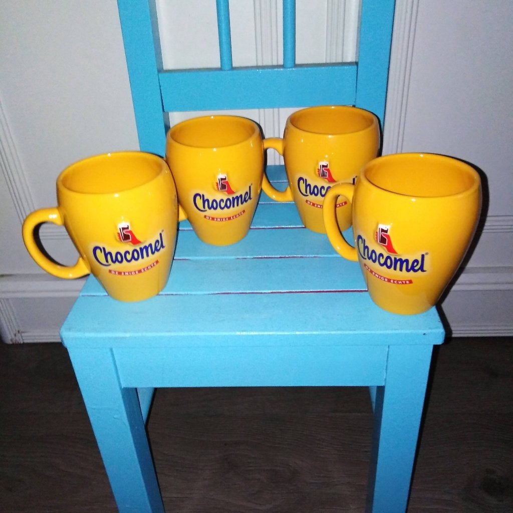 Chocomel bekers met relief set van 4 stuks, Ophalen, Gebruikt, Mok, Overige stijlen