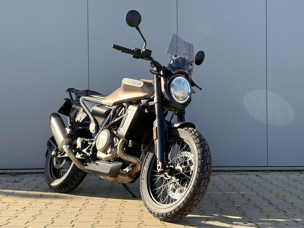 2020 Husqvarna Svartpilen 701 75pk ABS TC - Quicksh. - Akra!, Nijkamp & Ooteman Motoren, Meer dan 35 kW, LED Verlichting, 693 cc