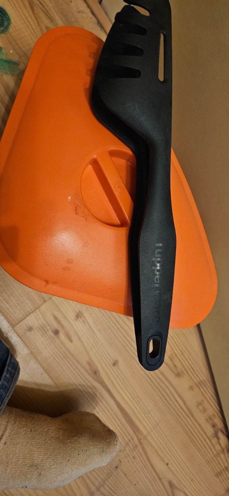 Tupperware tang en ui/aardappel bak, Ophalen, Gebruikt, Oranje, Met deksel