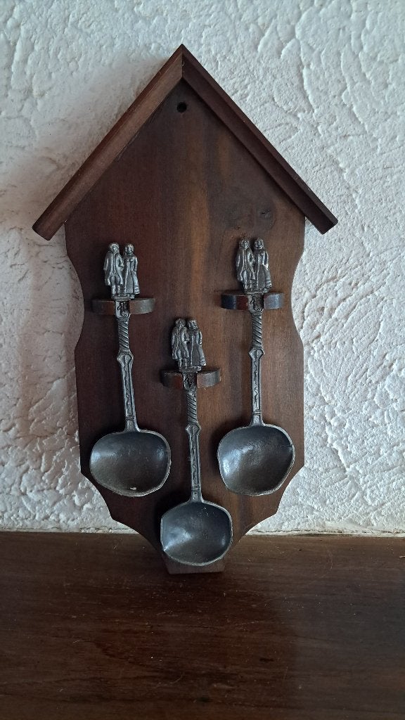 Houten lepelrek inclusief 3 gedetailleerde tinnen lepels., Ophalen of Verzenden
