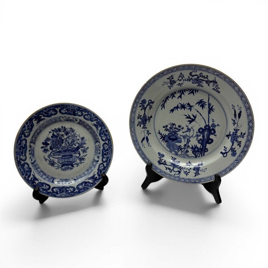 Twee 18e eeuws Chinees porseleinen borden, Qianlong periode, Antiek en Kunst, Ophalen of Verzenden