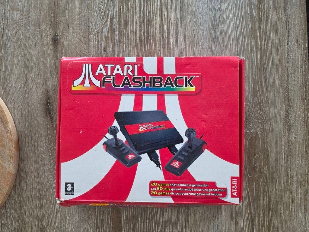 Atari Flashback Classic Game Console 2004, Spelcomputers en Games, Overige modellen, Verzenden, Met 2 controllers, Gebruikt