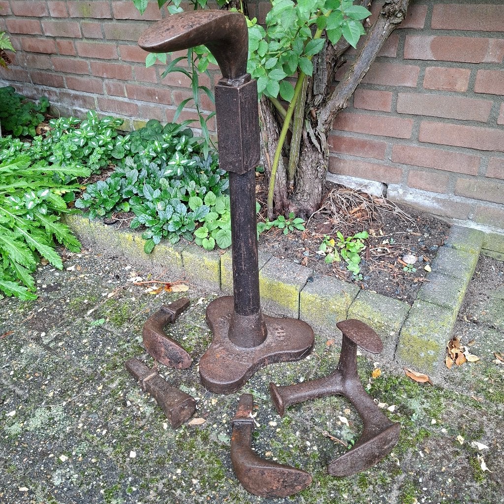 oude gereedschap schoenmakerij, Ophalen