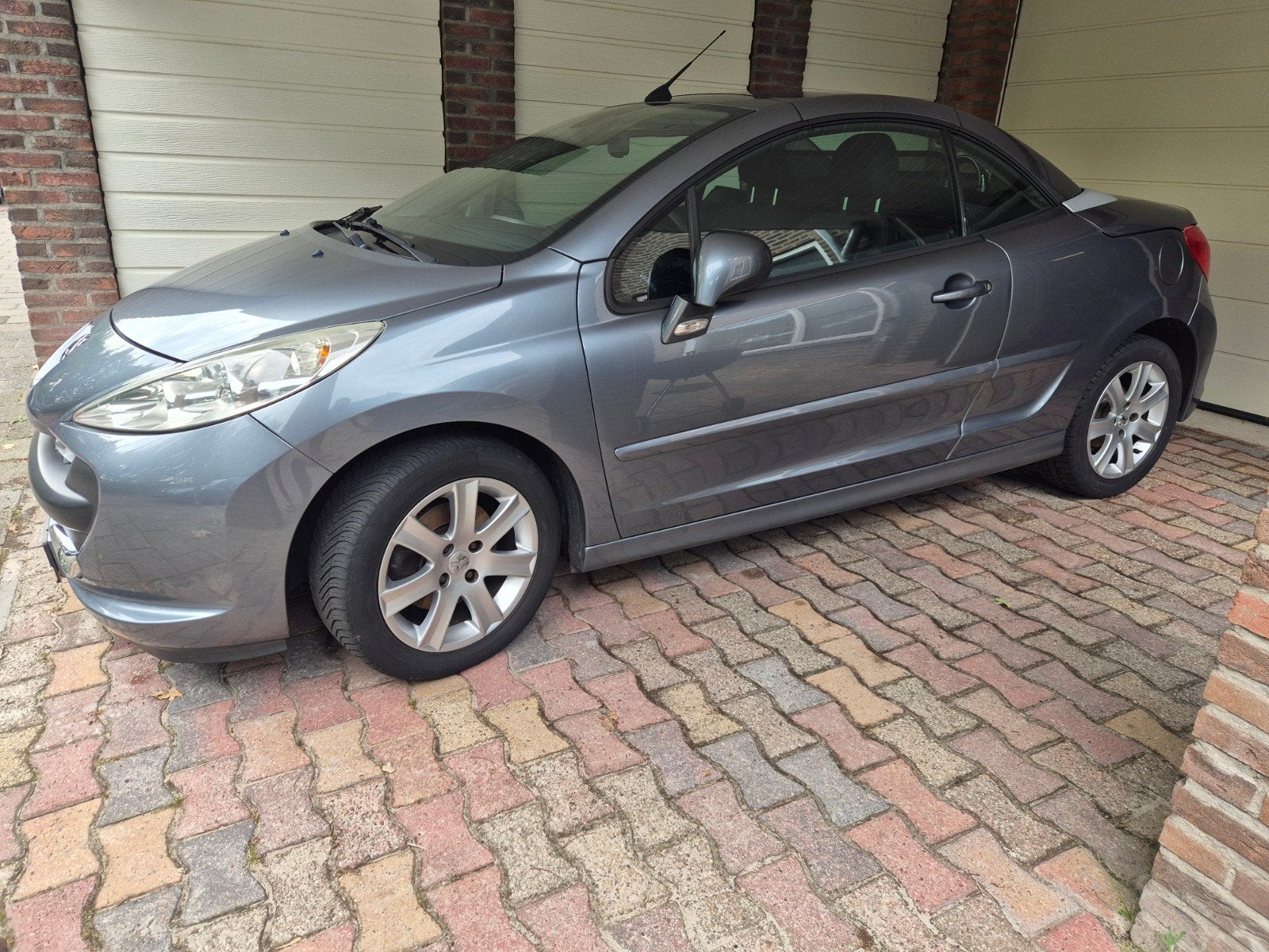 Peugeot 207 1.6 16V CC 88KW 2009 Grijs, Auto's, Voorwielaandrijving, 15 km/l, 4 cilinders, Cabriolet