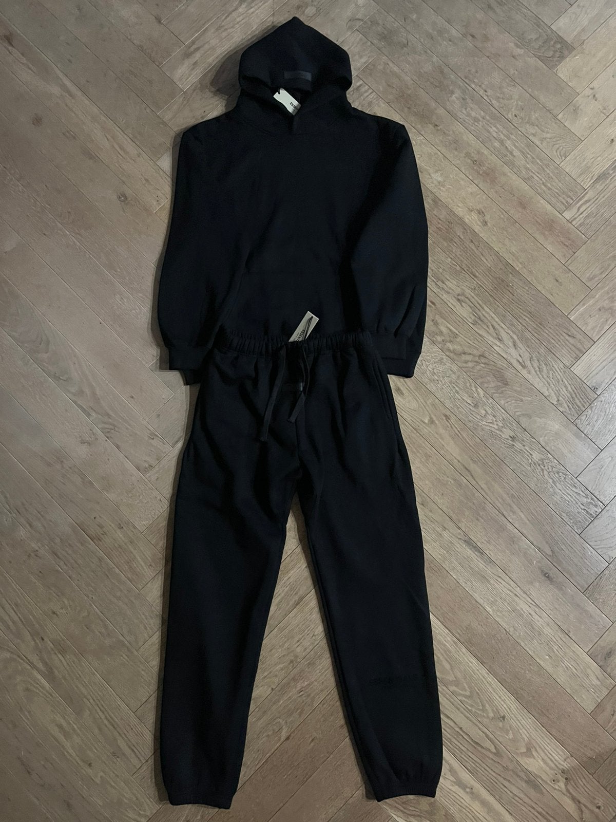 Essentials pak/ set broek + hoodie maat XL *NIEUW* zwart, Ophalen of Verzenden, Nieuw, Overige maten