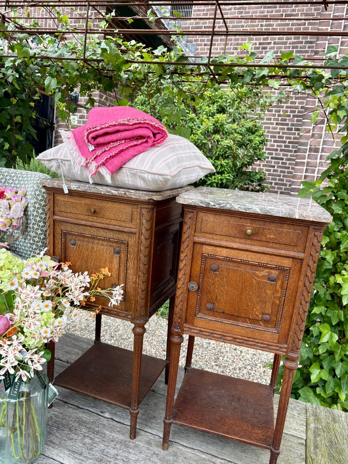 Stet antieke franse nachtkastjes met marmer blad, Minder dan 45 cm, Hoofdstraat 15 de steeg, Zo goed als nieuw, Il fienile