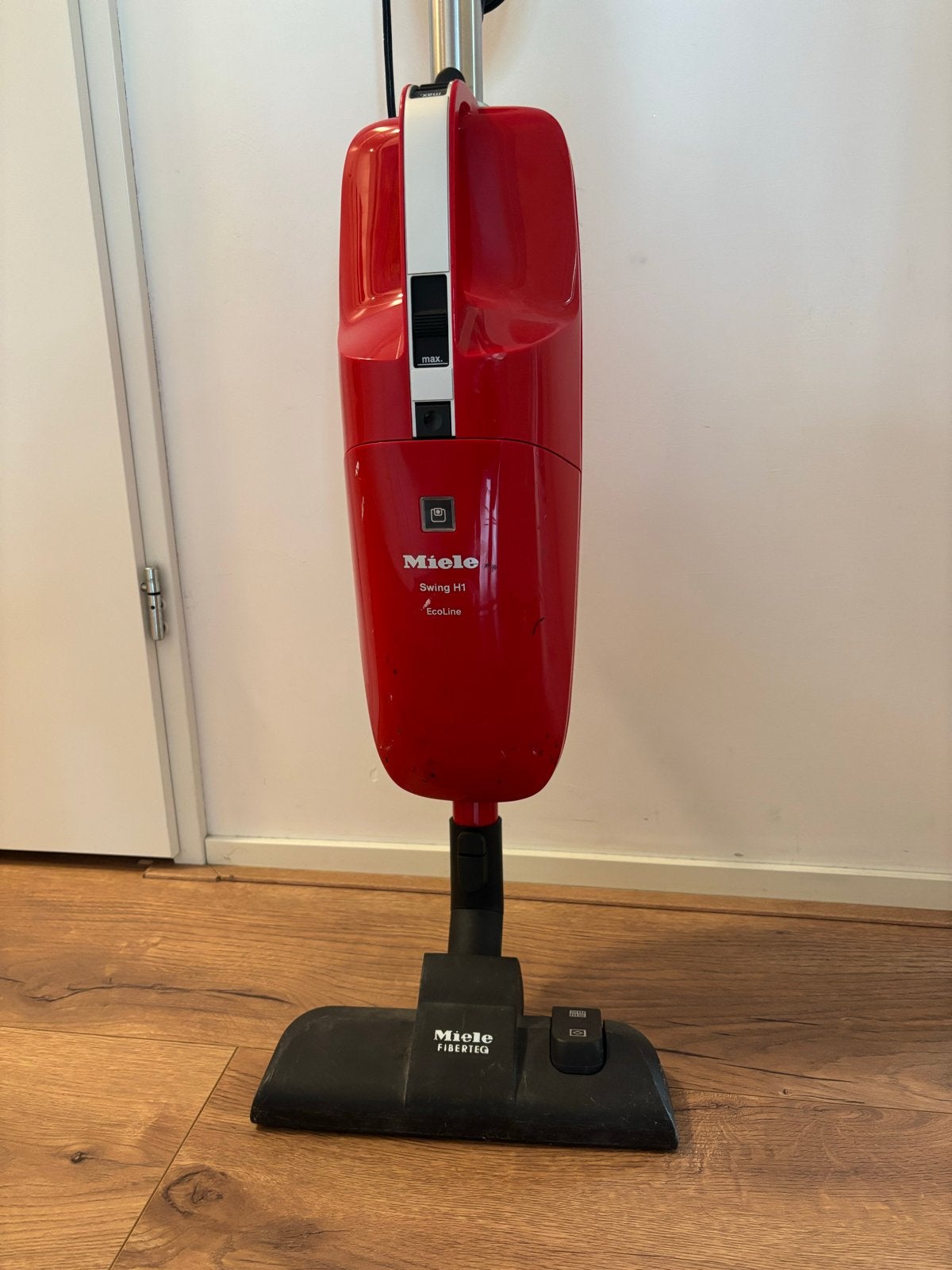 Miele Swing H1 EcoLine Steelstofzuiger - Rood, Witgoed en Apparatuur, Gebruikt, Miele, Geschikt voor harde vloeren, Minder dan 1200 watt