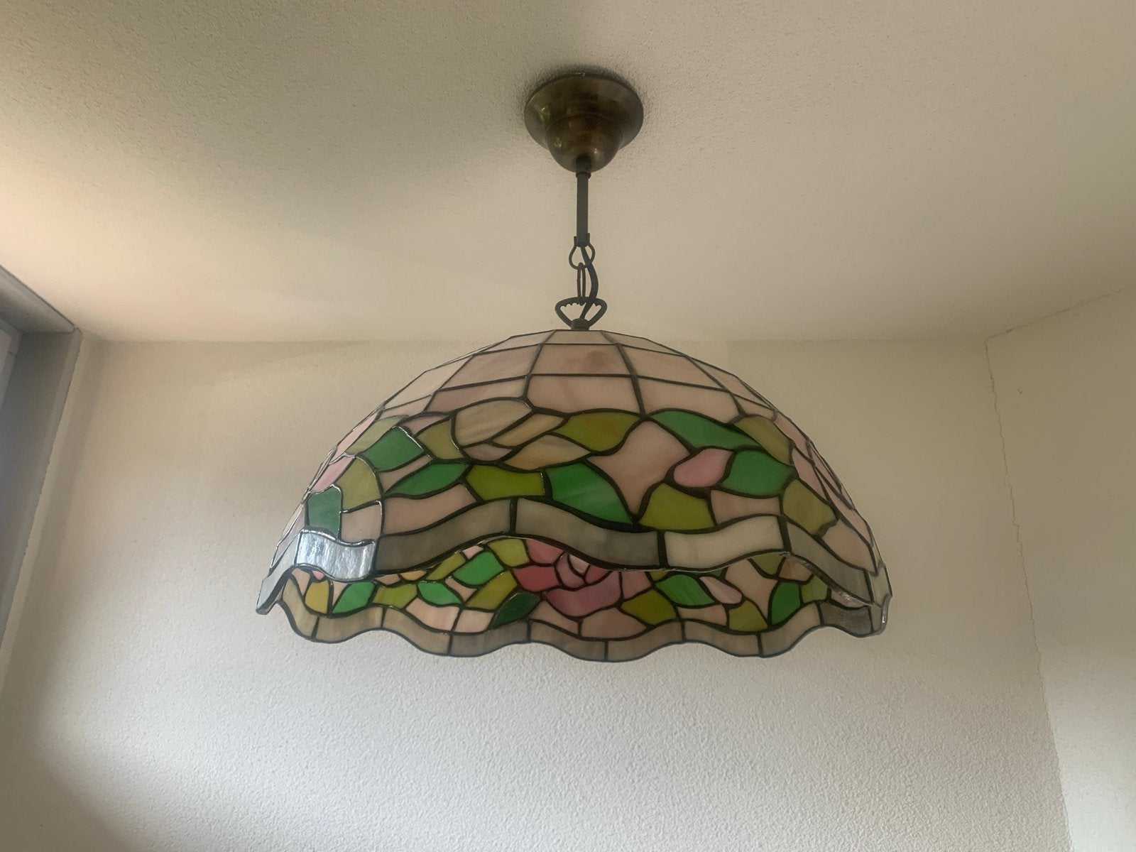 Tiffanylamp plafondlamp roze bloemen glas-in-lood, Ophalen, Gebruikt, Glas, E27 (groot)