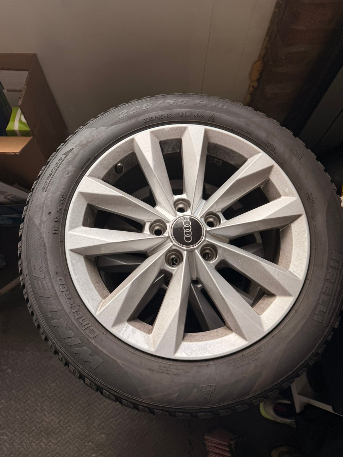 Vag velgen 16inch met winterbanden en bouten, Auto-onderdelen, Ophalen, Winterbanden, Velg(en)