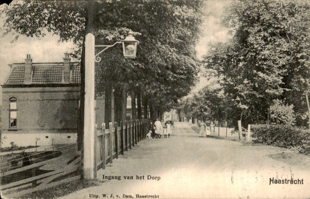 Haastrecht - Ingang van het Dorp - Straatzicht, Ophalen of Verzenden, Voor 1920, Gelopen, Zuid-Holland