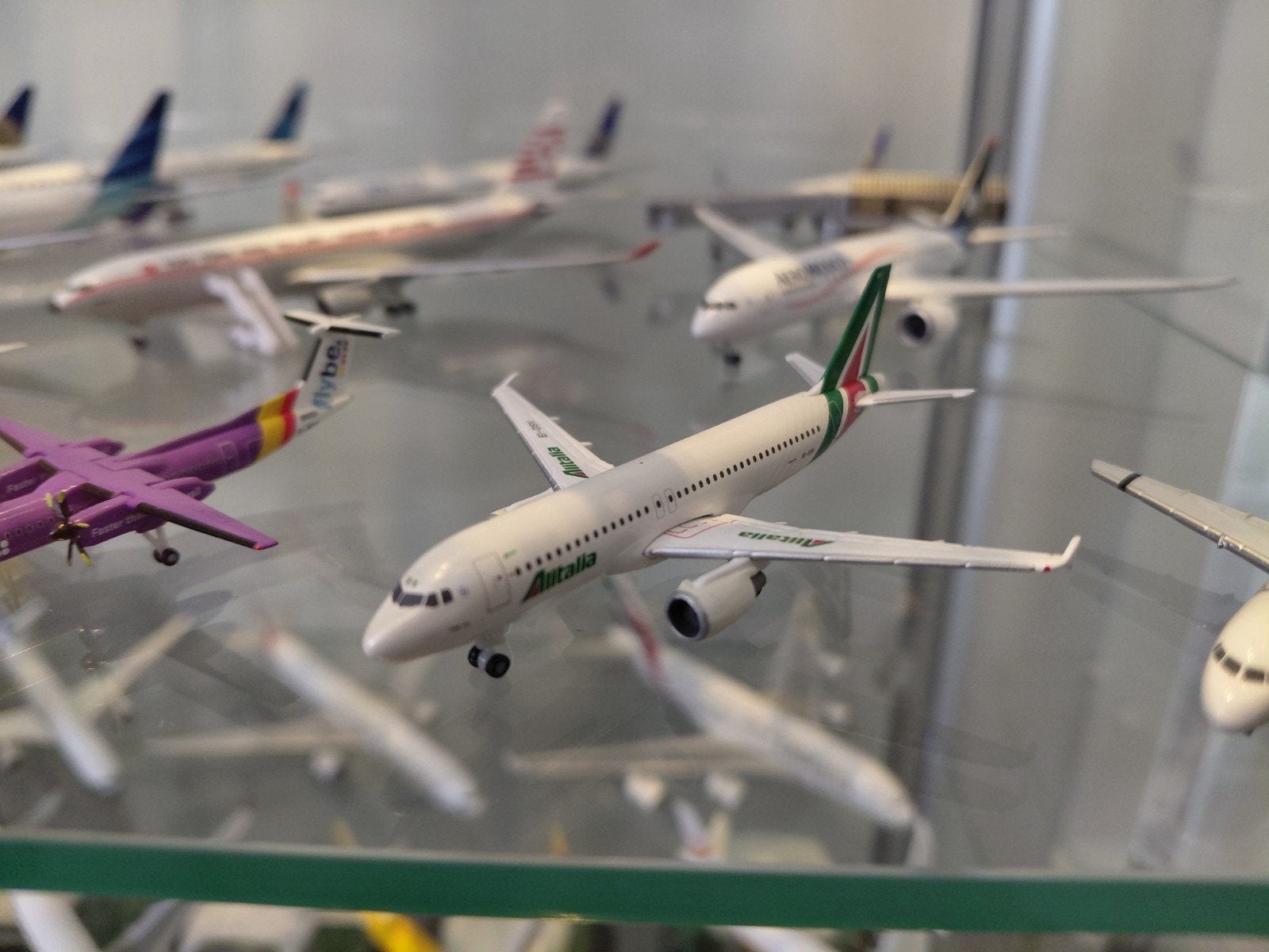 Herpa Airbus A320 Alitalia, Ophalen, Zo goed als nieuw, Schaalmodel