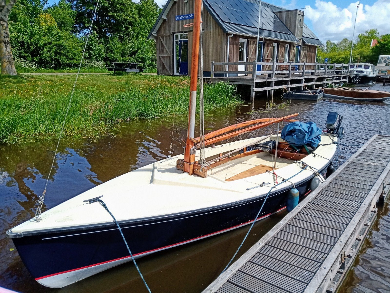 Zeilklare Polyvalk met houten mast geen motor., Polyester, Buitenboordmotor, Polyvalk, Ophalen