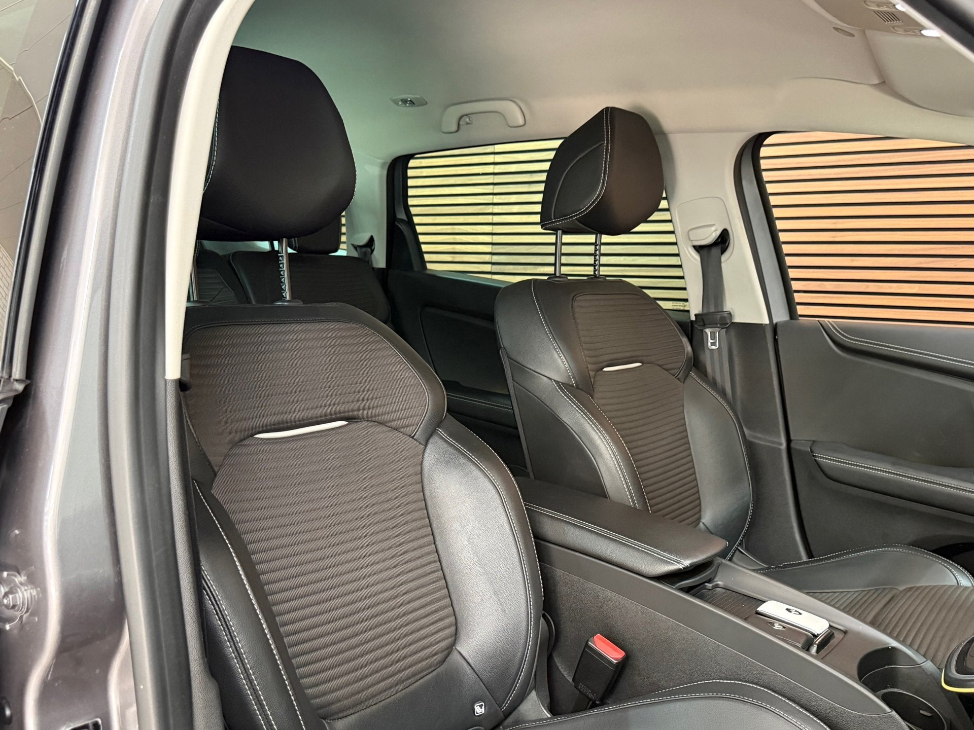 Renault Grand Scenic 1.3 TCe Bose | 7-Pers | Leder/Alcantara, Gebruikt, Zwart, 1850 kg, Bedrijf
