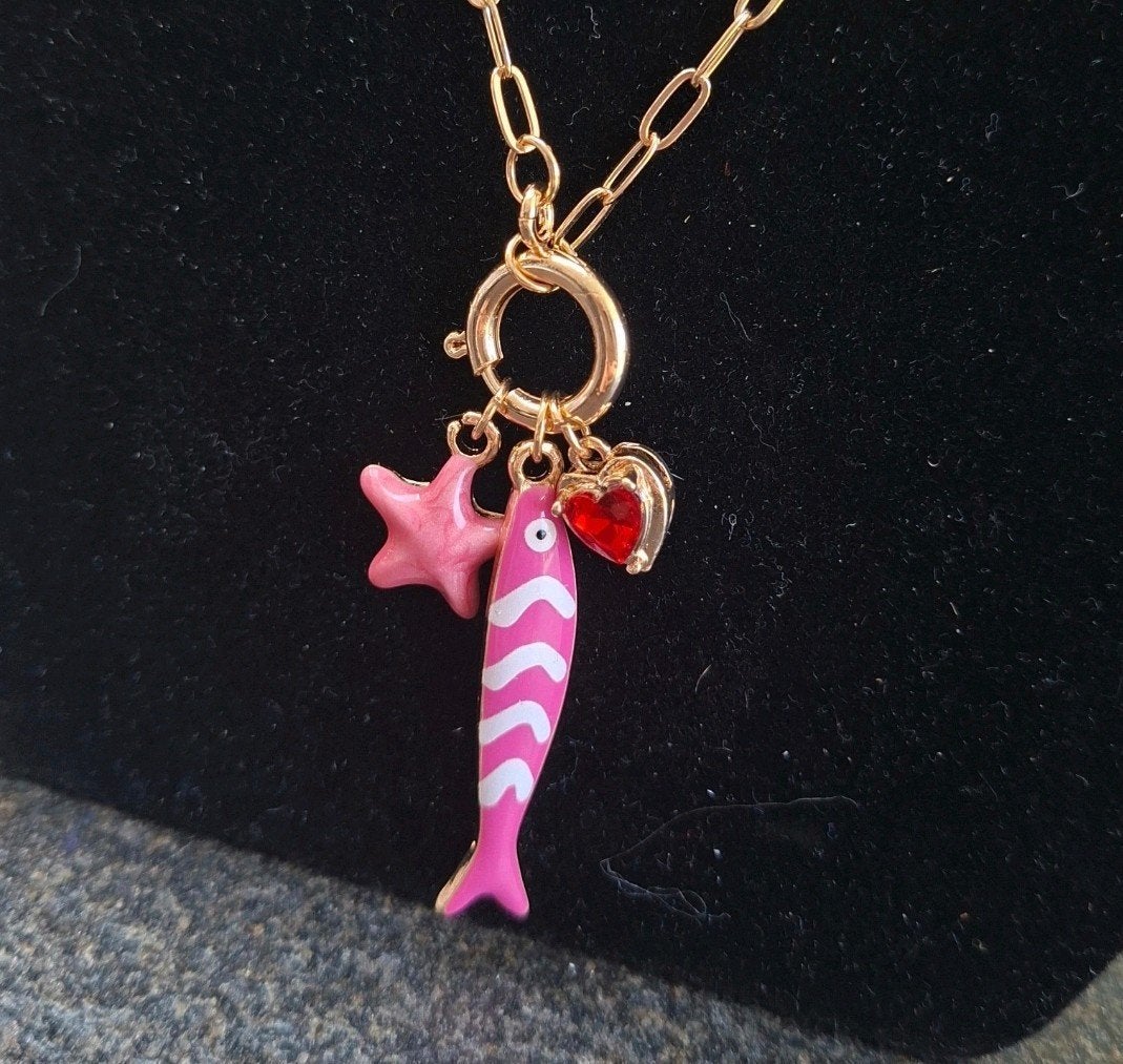 Gouden ketting met roze bedels (vis, ster, hart), Nieuw, Ophalen of Verzenden, Goud, Overige materialen