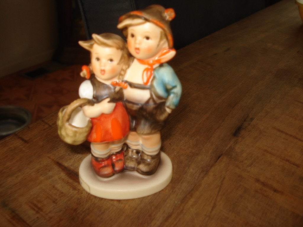 hummel 94  SURPRISE, Verzamelen, Beelden en Beeldjes, Ophalen of Verzenden, Zo goed als nieuw, Hummel
