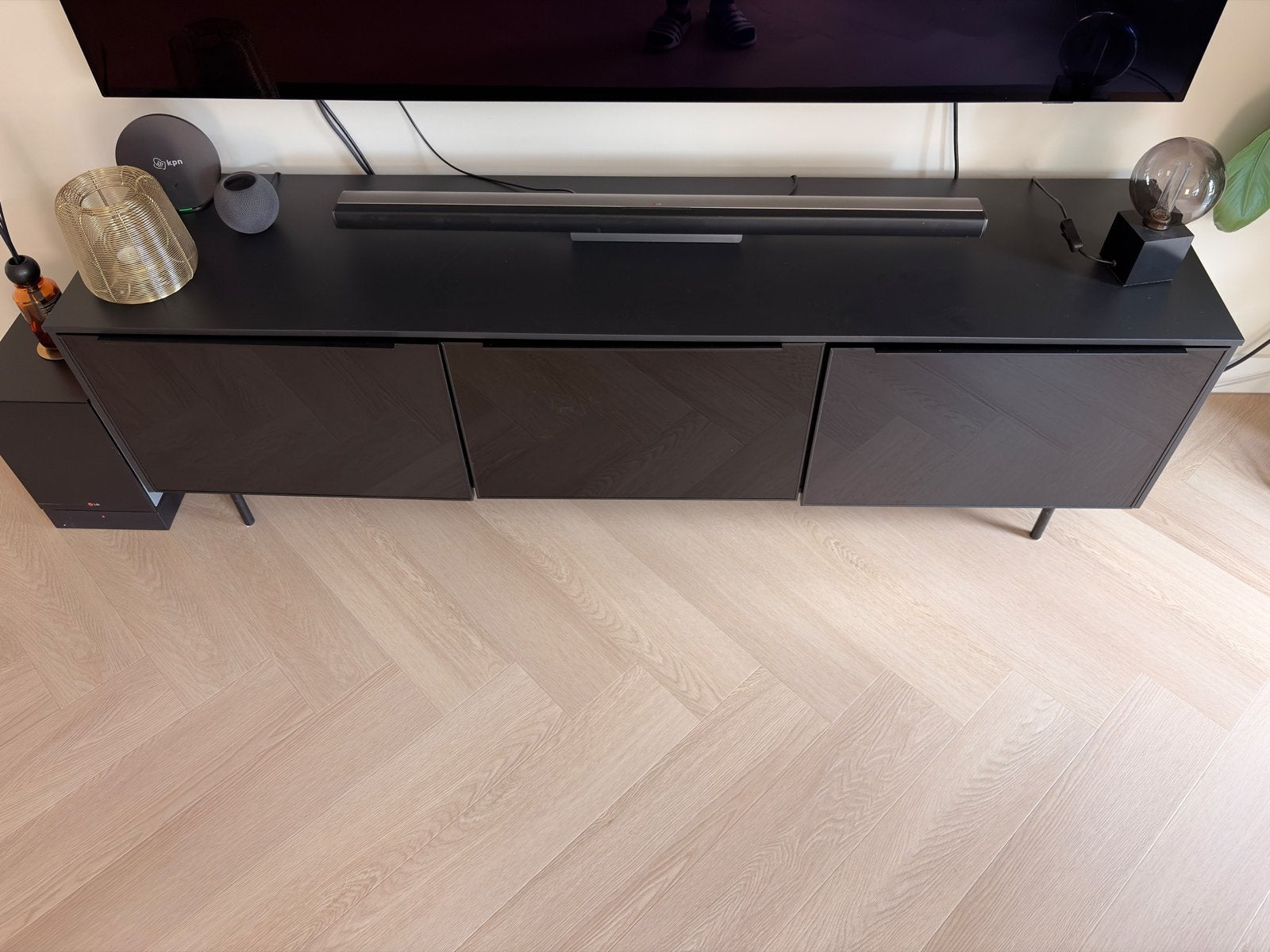 Modern zwart tv-meubel met 3 deuren, Ophalen, Overige materialen, Gebruikt, 150 tot 200 cm