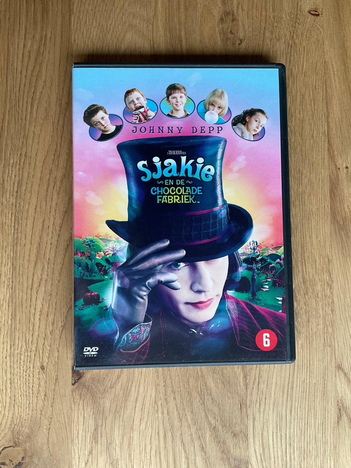 Dvd Sjakie en de chocolade fabriek, Vanaf 6 jaar, Ophalen of Verzenden, Zo goed als nieuw