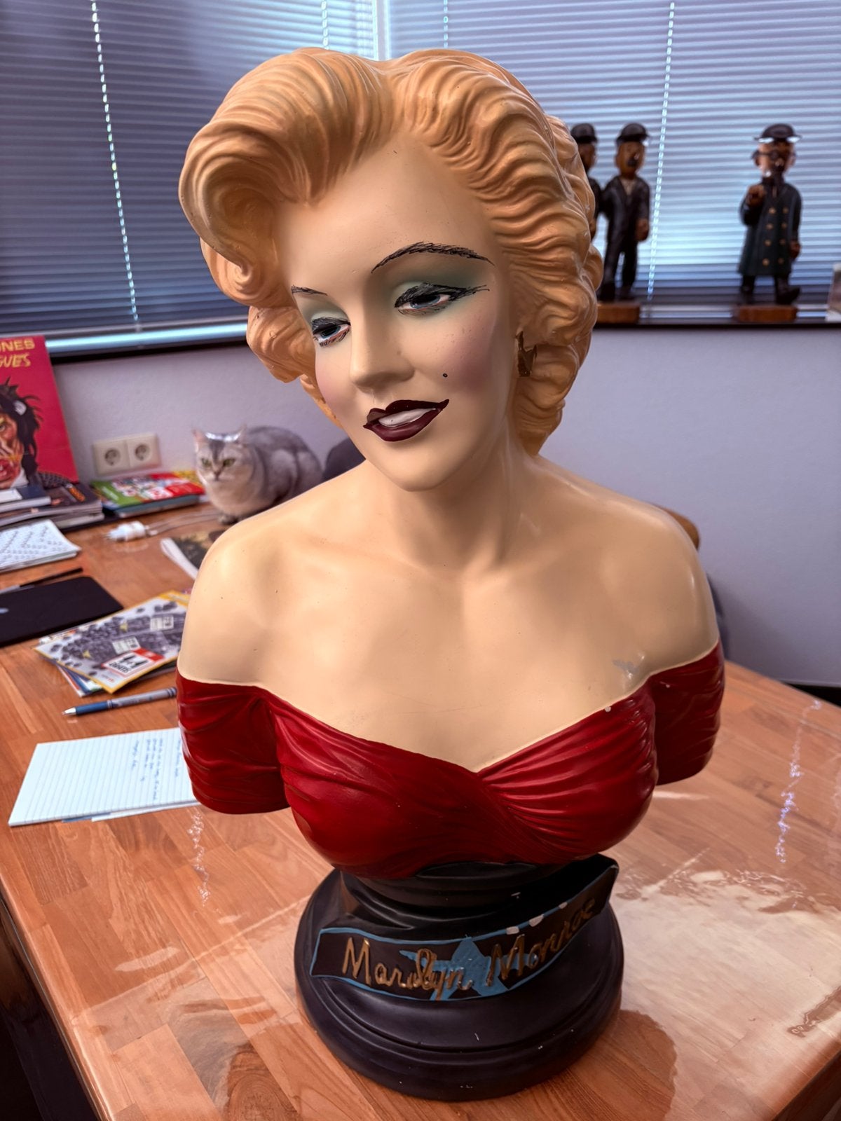 Marilyn Monroe buste, Ophalen