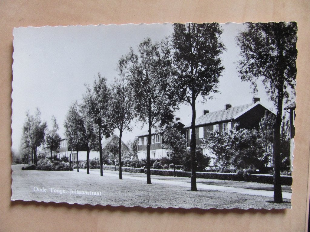 Oude Tonge, Schoolstraat en Beatrixstraat, Ophalen of Verzenden, 1960 tot 1980, Zeeland