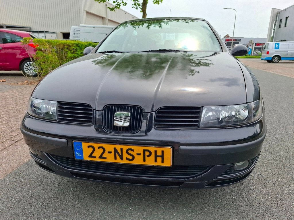 Seat Leon 1.6-16V Stella AIRCO/CRUISE/TREKHAAK!, Auto's, Seat, Voorwielaandrijving, Stof, Gebruikt, Zwart