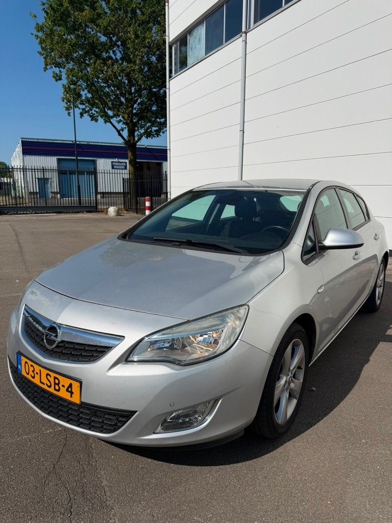 Opel Astra 1.6 Edition Nap Airco Parkeersensoren Trekhaak 15, Auto's, Voorwielaandrijving, Euro 5, Stof, 4 cilinders