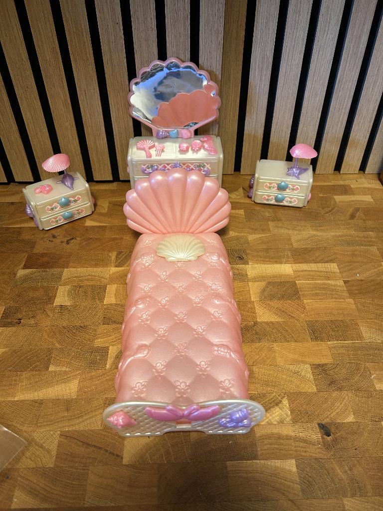 Lay Lovely Locks slaapkamer speelset jaren '80, Verzamelen, Poppen, Ophalen of Verzenden, Gebruikt, Pop