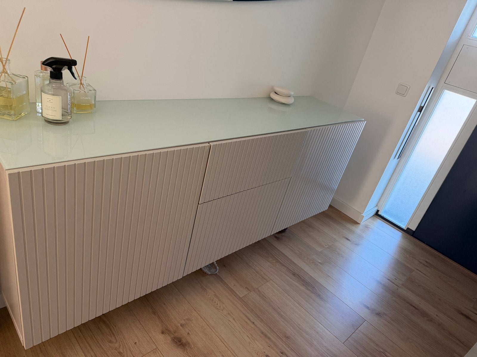 Ikea Besta meubel met glasplaat - Urban Taupe, Ophalen, Gebruikt, 150 tot 200 cm, Glas