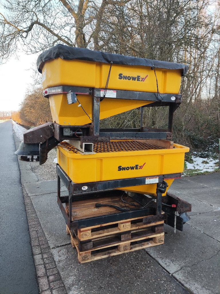 2 ingeruilde Snowex (opbouw) zoutstrooiers (type SP6000), Ophalen, SNOWEX, SNOWEX, Strooier
