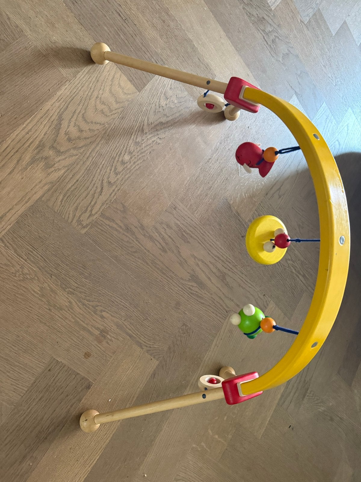 Houten speelmobiel voor babybox - Kleurrijk en veilig, Ophalen, Gebruikt, Mobiel