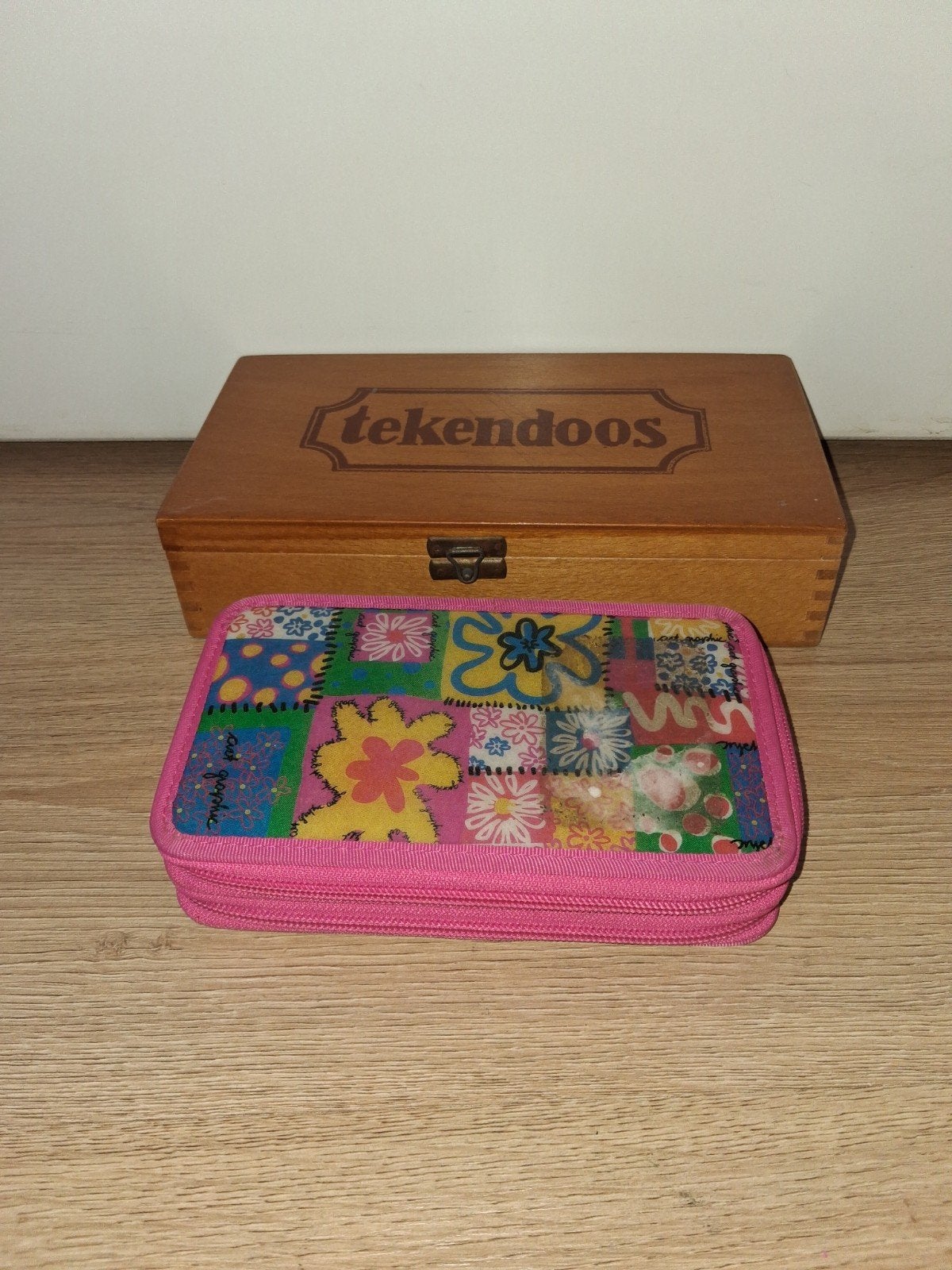 Ouderwetse retro vintage houten tekendoos en roze Etui, Ophalen of Verzenden, Zo goed als nieuw, Overige typen