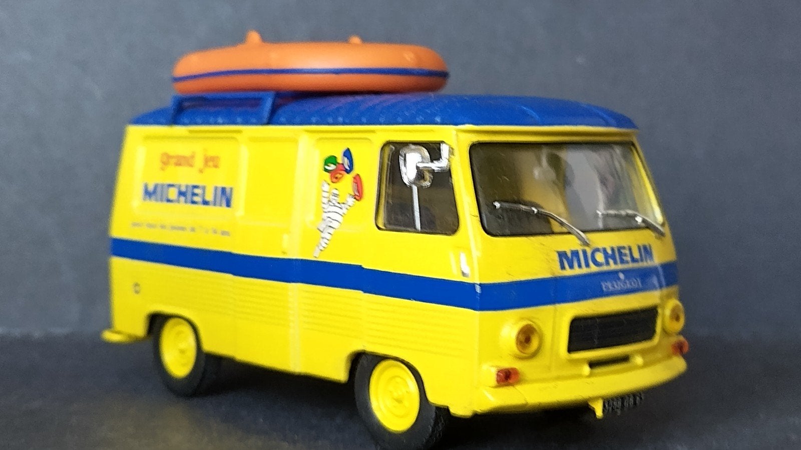 Peugeot J7 Michelin Jeu De Plage 1:43 Altaya Pol, Overige merken, Auto, Verzenden, .