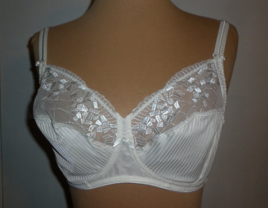 Bh zonder beugels  maat  75E merk :  Chantelle, Kleding | Dames, Ophalen of Verzenden, Wit, BH
