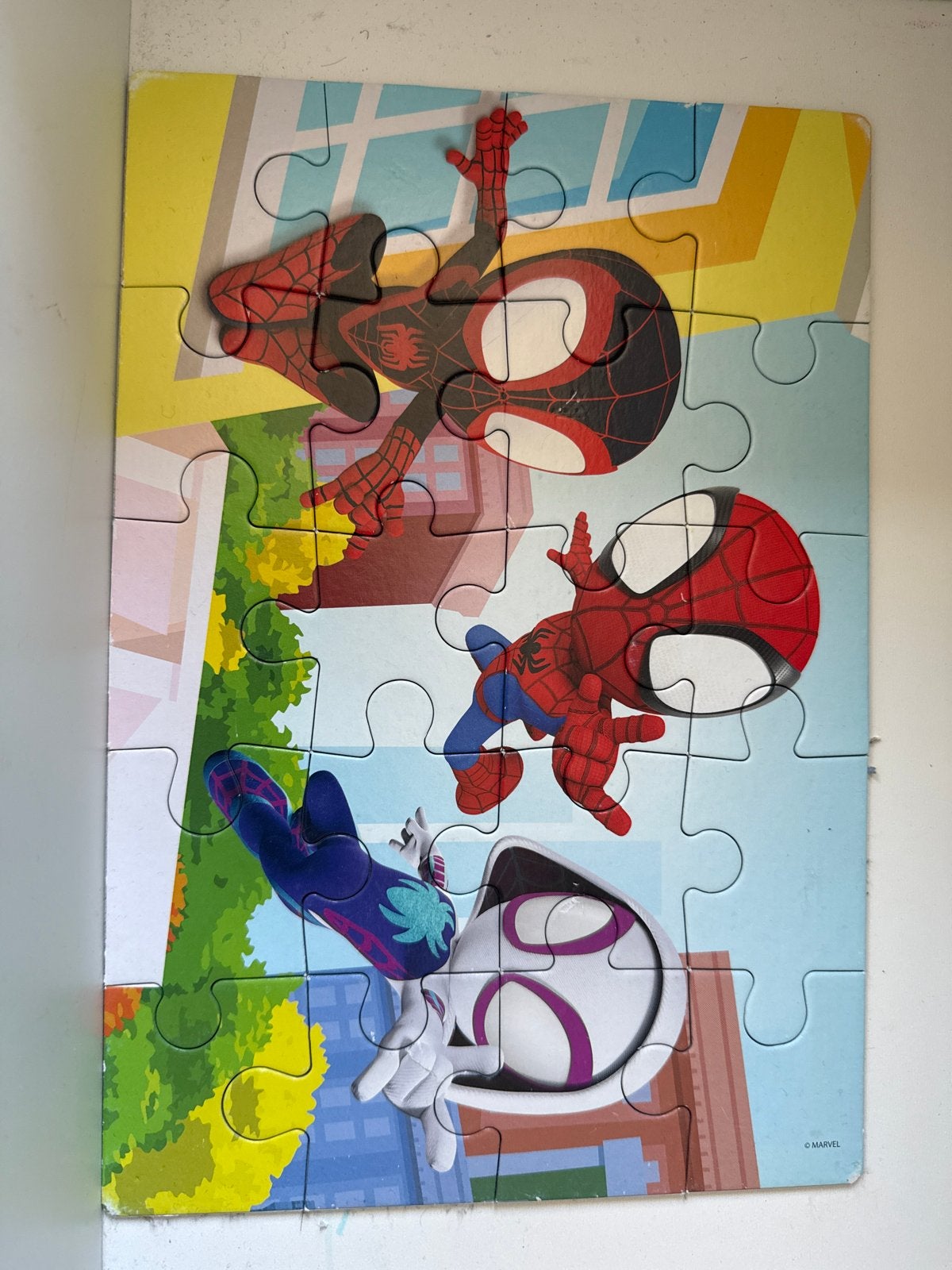 Spiderman en Spider-Gwen legpuzzel voor kinderen, Ophalen of Verzenden, Minder dan 500 stukjes, Gebruikt, Legpuzzel