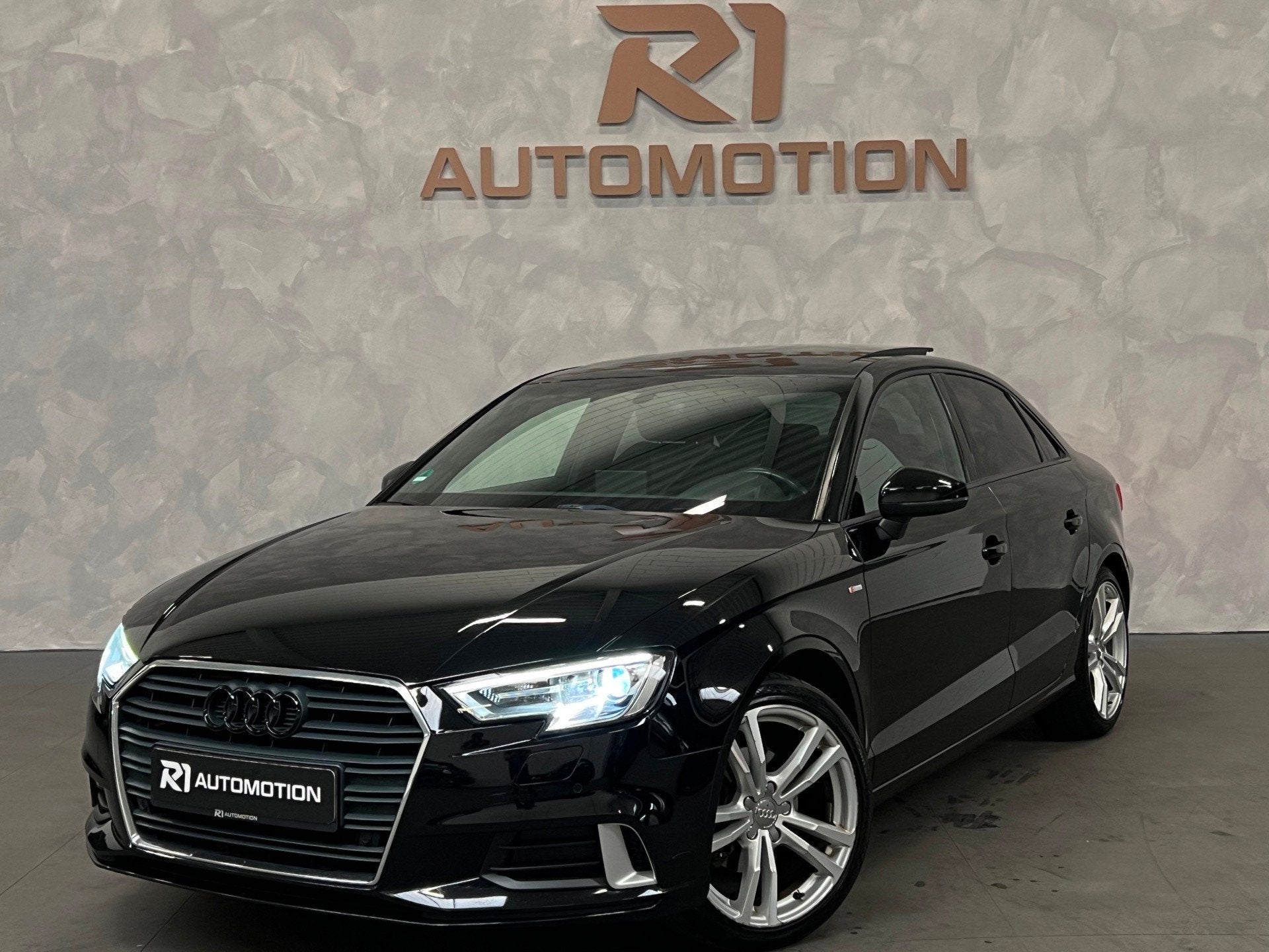 Audi A3 Limousine 35 TFSI CoD Sport S Line PANO|CAMERA|KEYLE, 150 pk, Leder en Stof, Zwart, Bedrijf