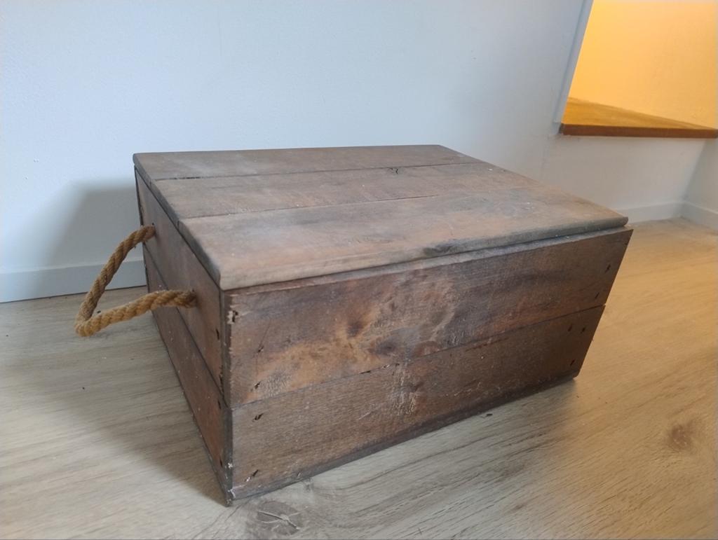 Oude kist van zolder. Donker gebeitst., Ophalen, Minder dan 50 cm, Minder dan 50 cm