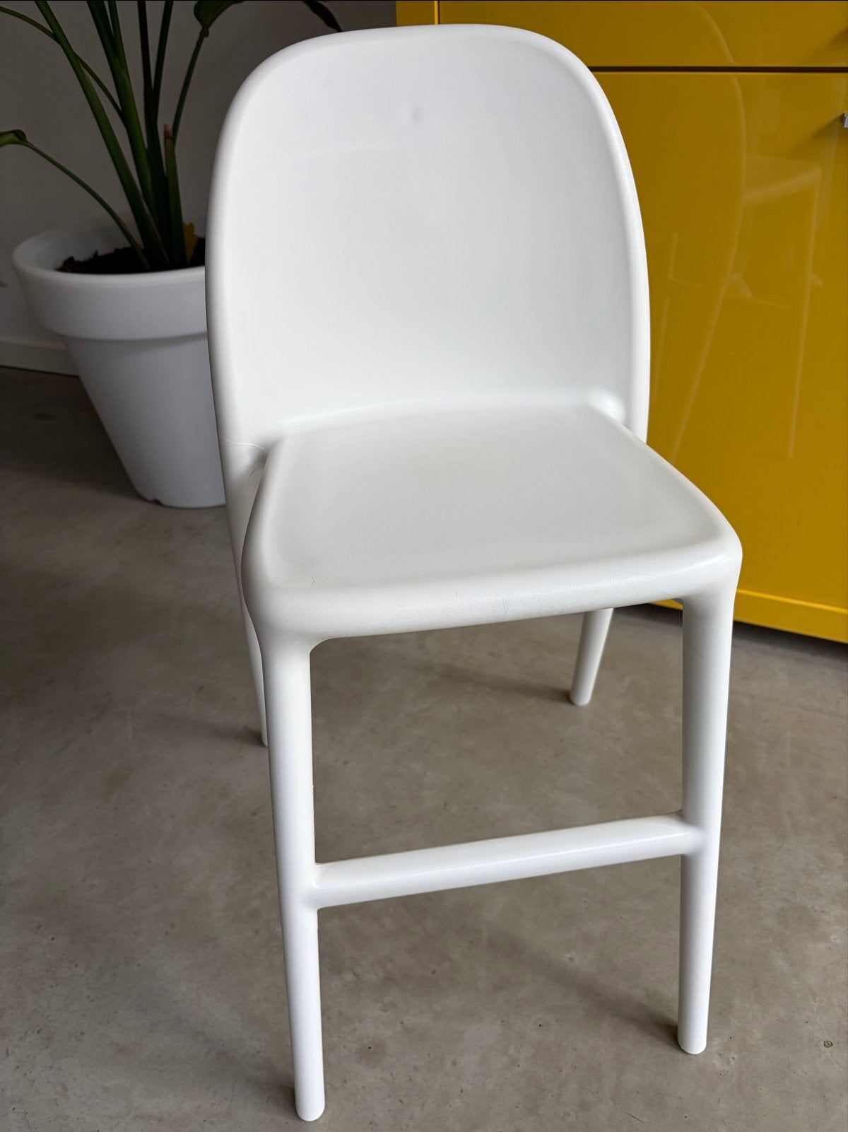 Witte Ikea Urban stoel, Ophalen, Kunststof, Wit, Zo goed als nieuw