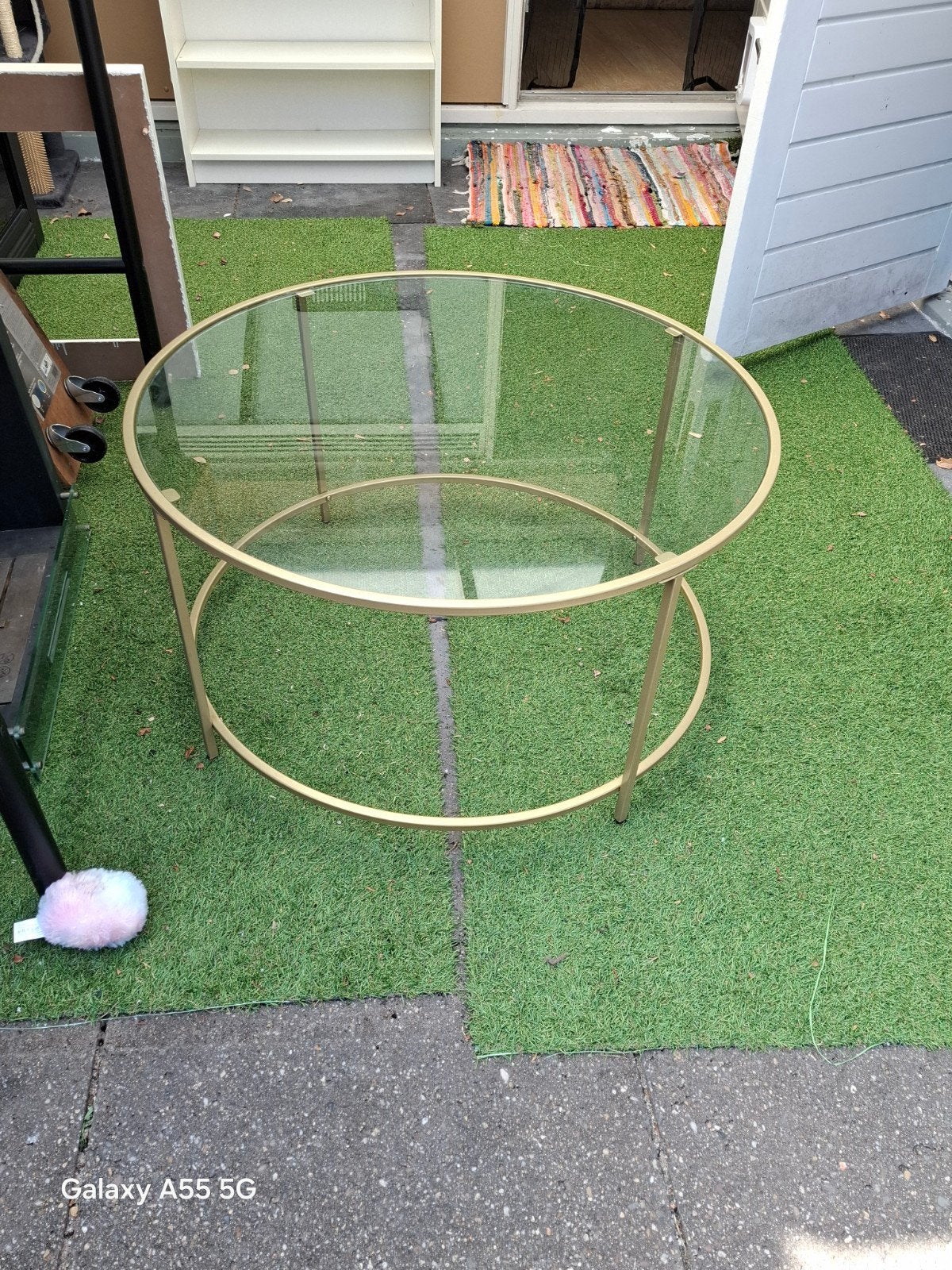 Gouden salontafel met glasplaat., Huis en Inrichting, Ophalen, Gebruikt, 50 tot 100 cm, Rond
