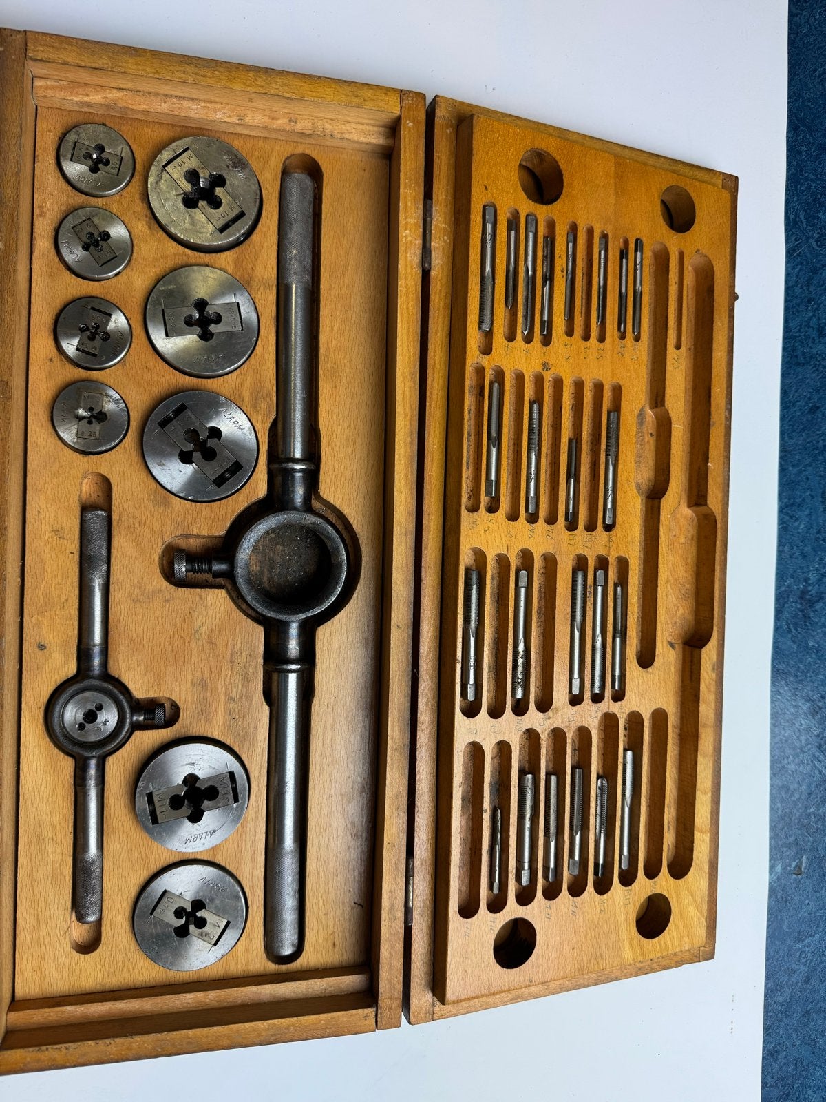 Complete Tappen en Snijplaten Set in Houten Kist, Ophalen, Gebruikt, Gereedschapsset, Overige merken