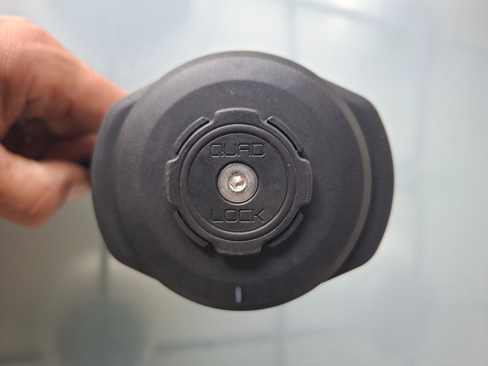 Quad Lock telefoonhouder met oplaad functie, Telecommunicatie, Telefoonhouders, Ophalen of Verzenden, Gebruikt