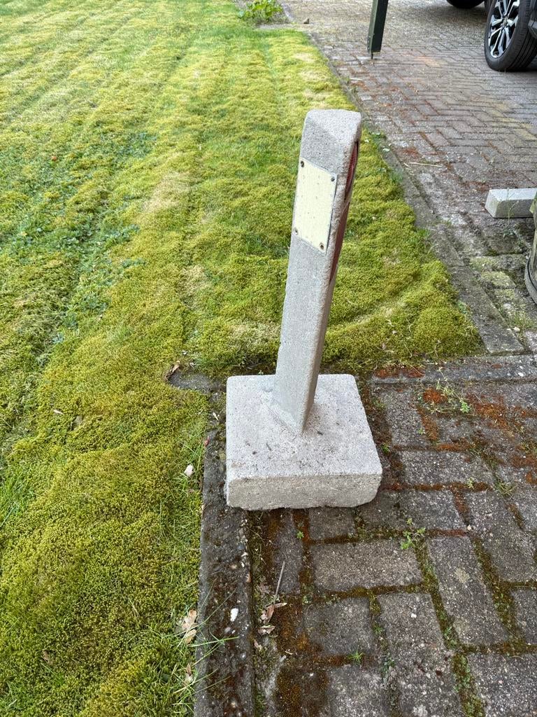 Betonnen paal met reflector - Ideaal voor afzetting, Ophalen, Gebruikt, Minder dan 180 cm, Palen