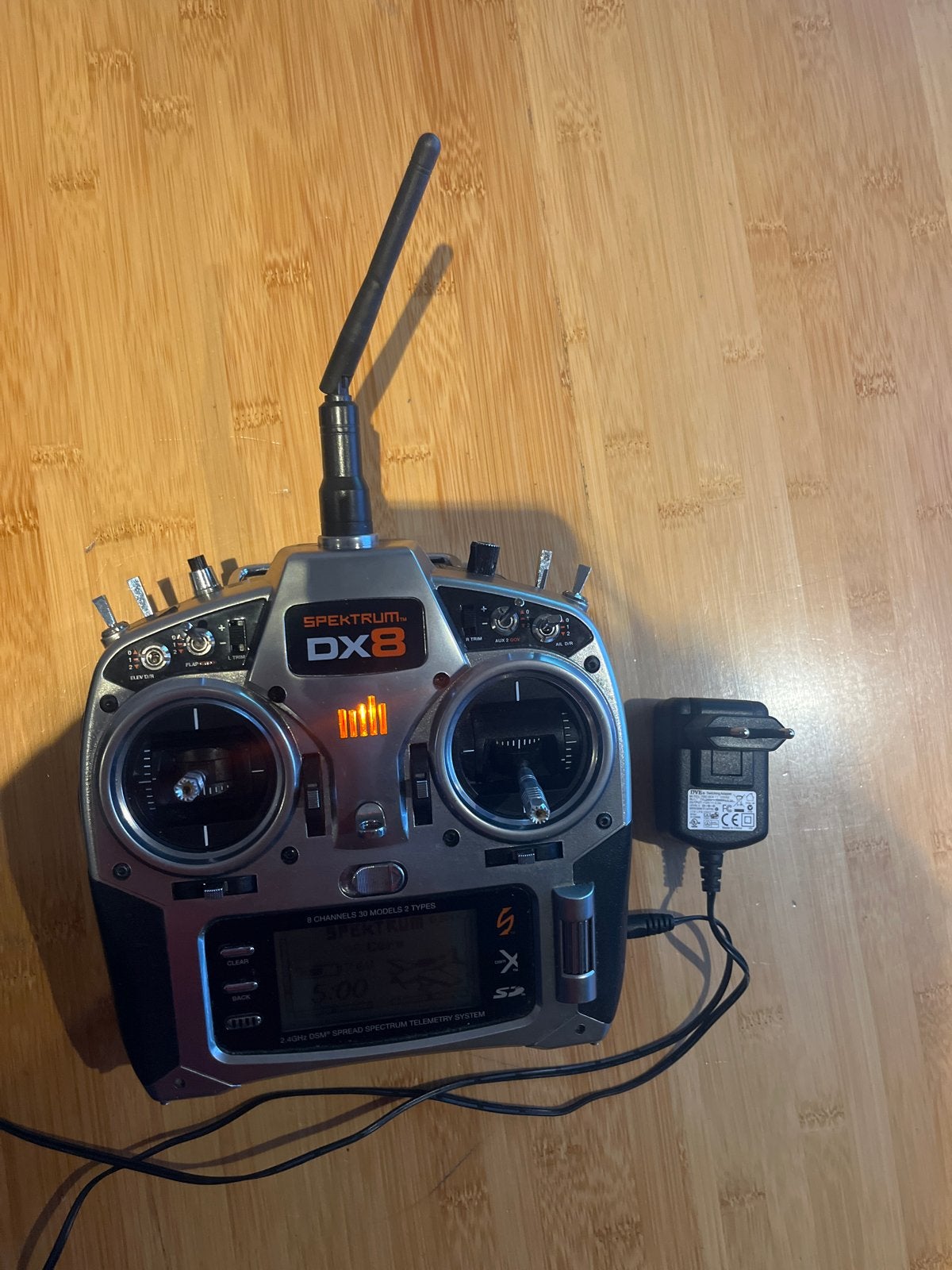 Spektrum DX8 afstandsbediening met lader, Ophalen of Verzenden, Gebruikt