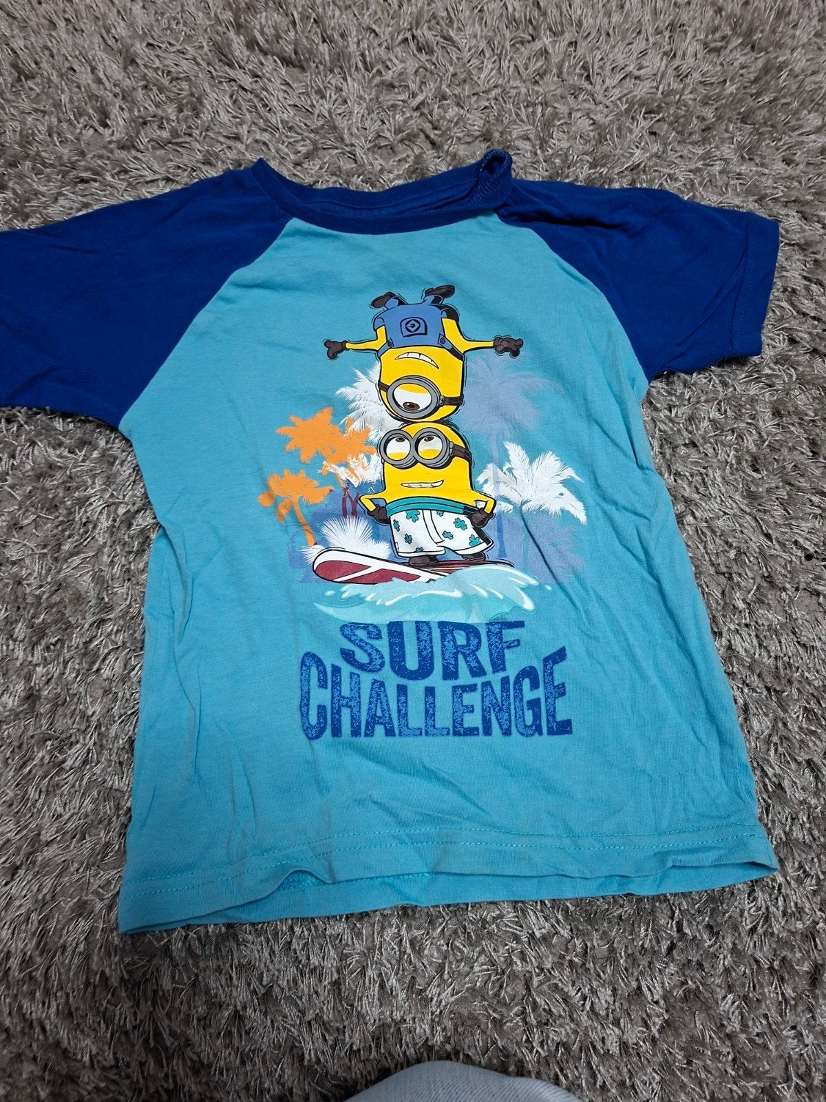 Blauw t-shirt met minions, maat 104, Kinderen en Baby's, Kinderkleding | Maat 104, Minions, Verzenden, Zo goed als nieuw, Shirt of Longsleeve