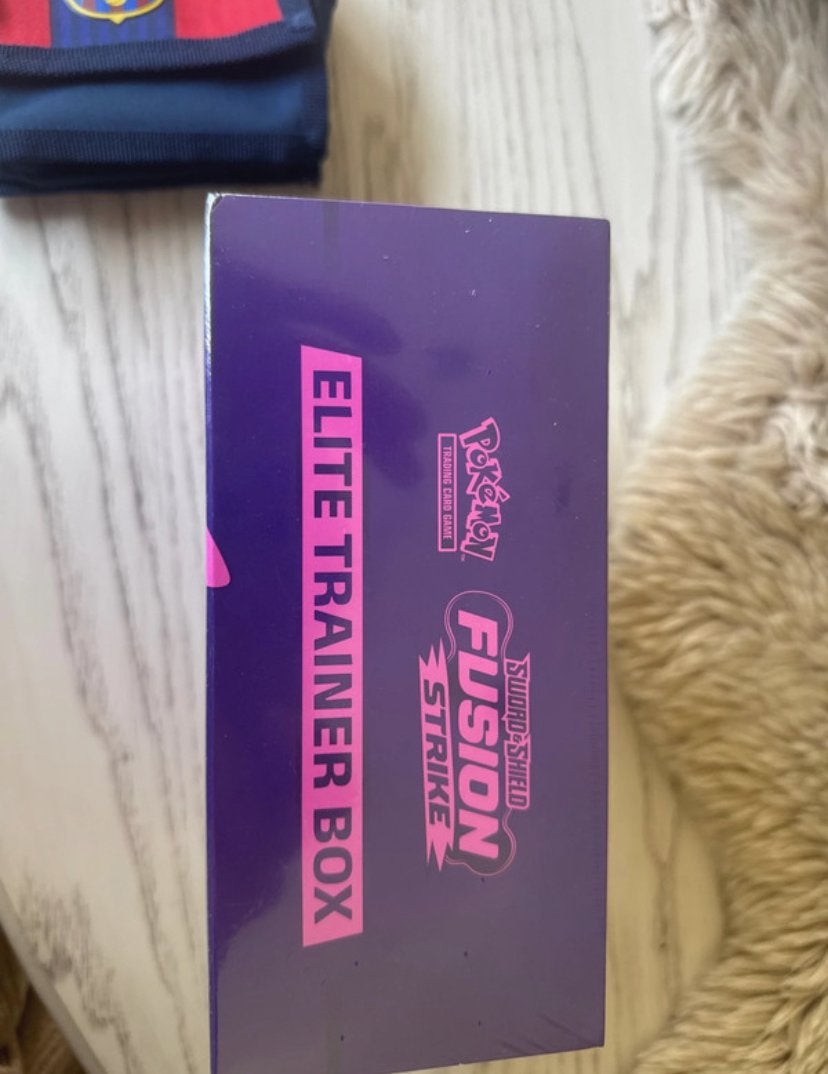 Pokémon Sword & Shield Fusion Strike Elite Trainer Box, Hobby en Vrije tijd, Verzamelkaartspellen | Pokémon, Verzenden, Nieuw