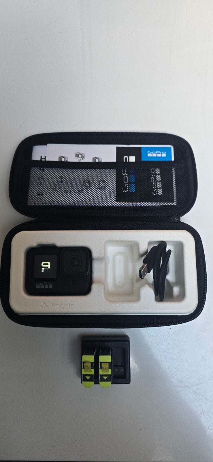 GoPro Hero 9 Black met 2 extra accu's en 3-voudige lader
