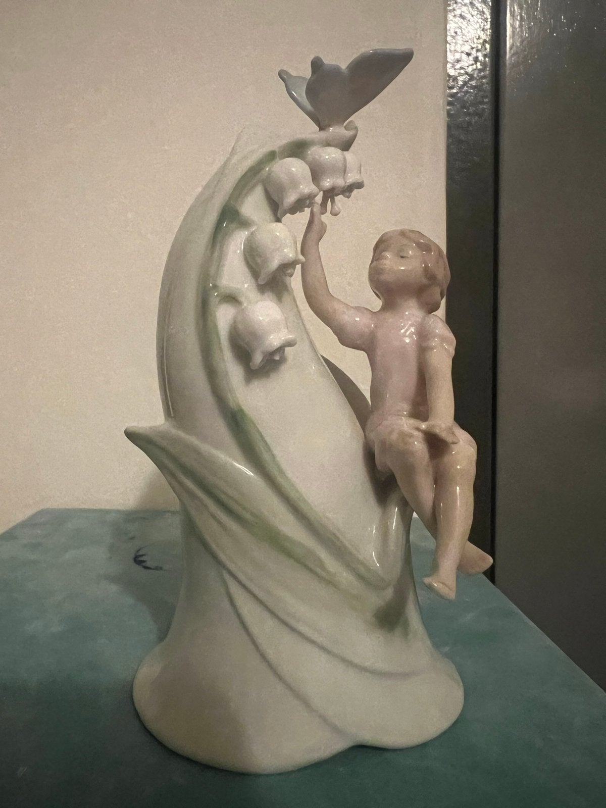Morena Fijn Porselein tafel bel Meisje met Lelietjes-van-dal, Antiek en Kunst, Ophalen of Verzenden