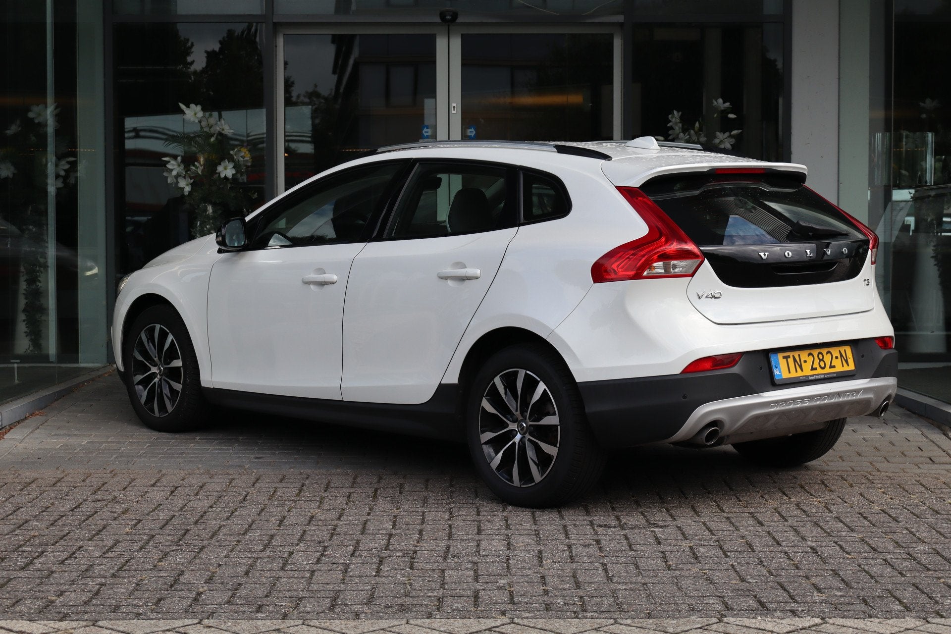 Volvo V40 Cross Country 1.5 T3 Dynamic Edition Navi / Led /, Auto's, Euro 6, 4 cilinders, 700 kg, Wit