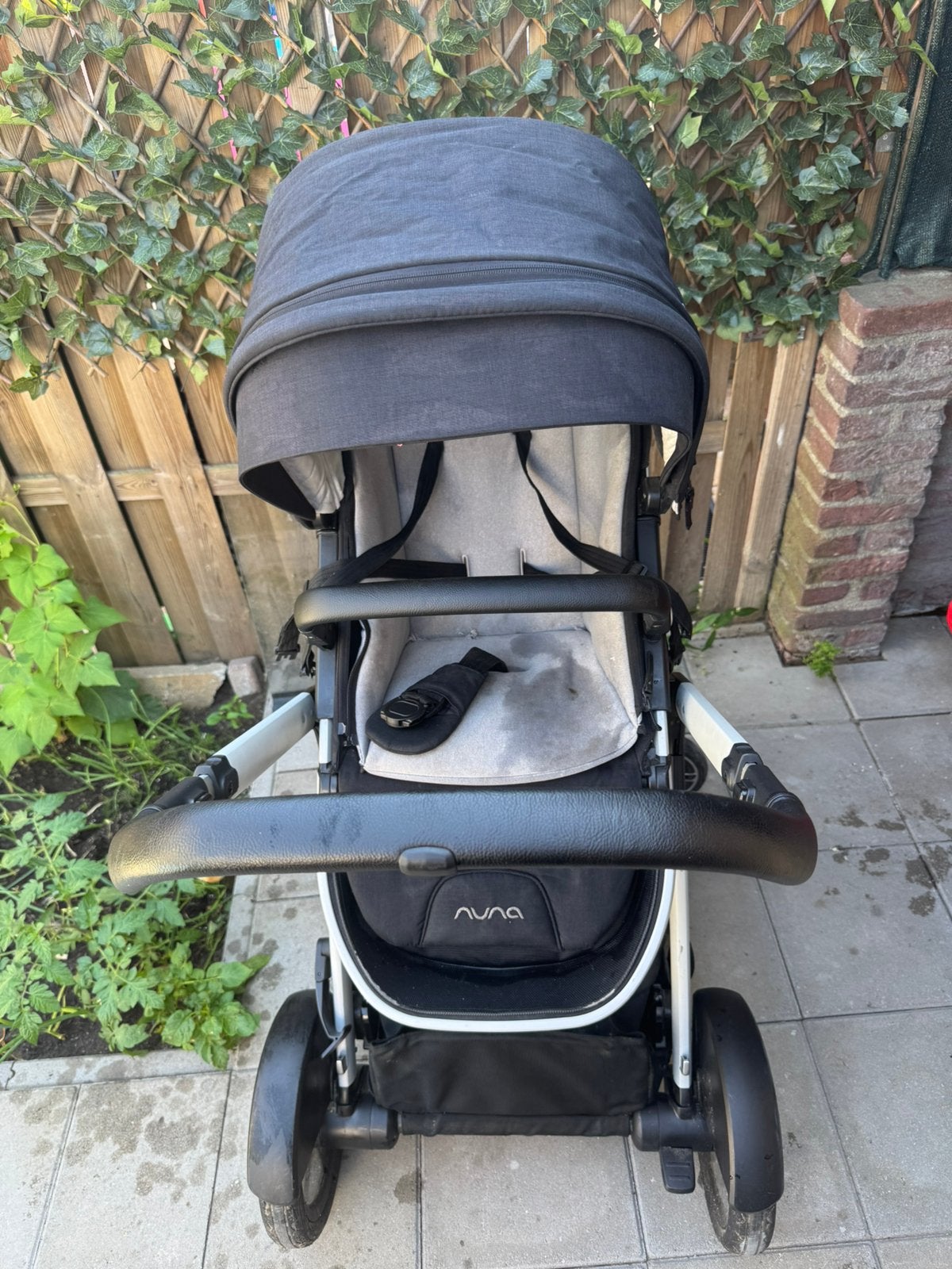 nuna kinderwagen, Kinderen en Baby's, Kinderwagens en Combinaties, Gebruikt, Kinderwagen, Overige merken, Luchtbanden, Verstelbare duwstang