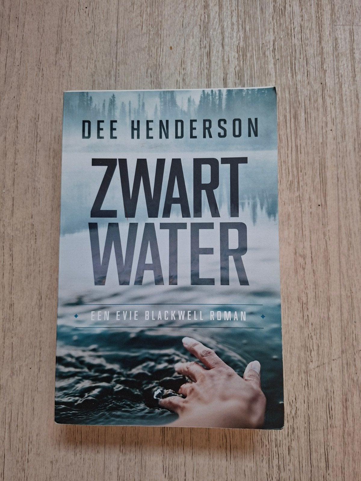 Zwart water, Ophalen of Verzenden, Zo goed als nieuw, Dee Henderson, Amerika