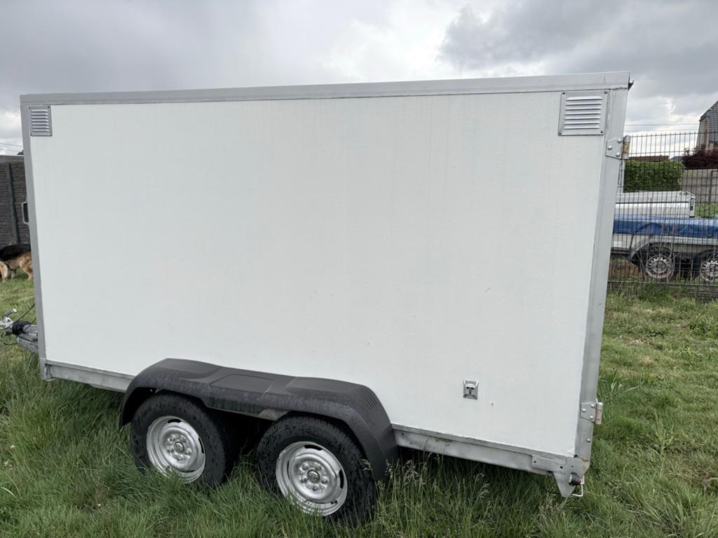 Hapert Gesloten Aanhangwagen - Dubbelasser, Ophalen, Gebruikt